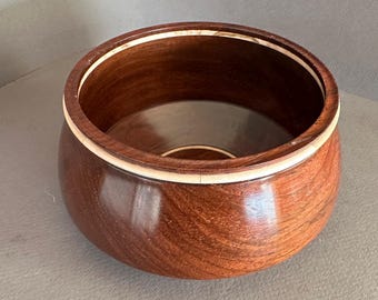 Cuenco de palisandro boliviano con detalles de arce