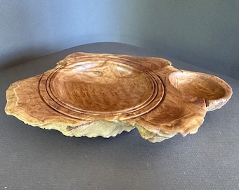 ¡Este cuenco doble de Mallee marrón es único y perfecto para joyas u otros hermosos tesoros!