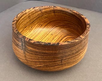 Pequeño cuenco de bocote con forma de calabaza.