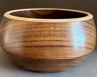 Cuenco Shedua con borde de arce figurado