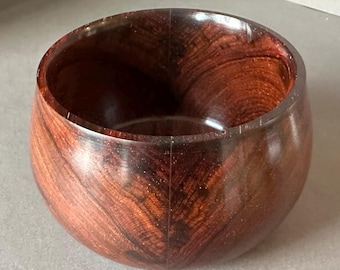 Cuenco de cocobolo con espejo y detalles de madera negra africana