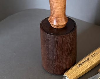 Mazo de Katalox torneado con mango robusto de arce