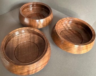 Juego de cuencos de nogal rizado a juego