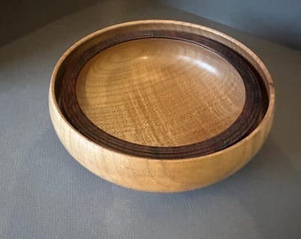 Cuenco de doble borde de arce violinista y nogal