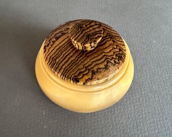 Cuenco de verduras color marfil con tapa Bocote