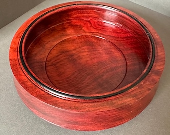 Cuenco de madera de sangre veteada con detalles de ébano