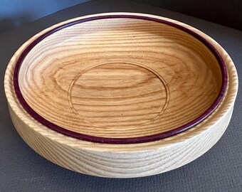 Cuenco de fresno sencillo de veta recta con borde Purpleheart