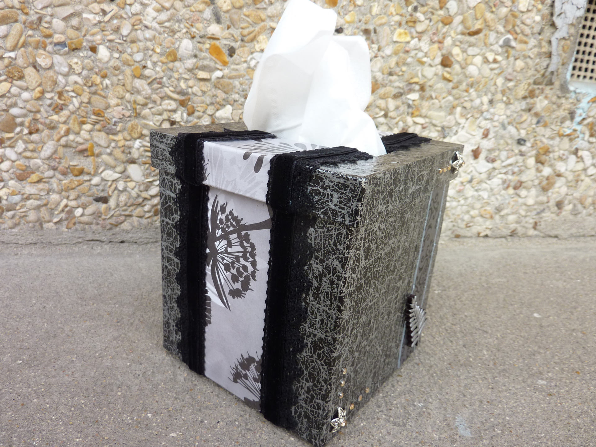 Boite à Mouchoirs Noire et Gris, Motif Floral