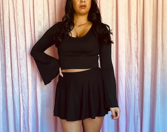 Matching Set - WONDERLAND & AIRY // Two Piece Set // bell sleeves crop top // flowy shorts // festival outfit // high waisted shorts