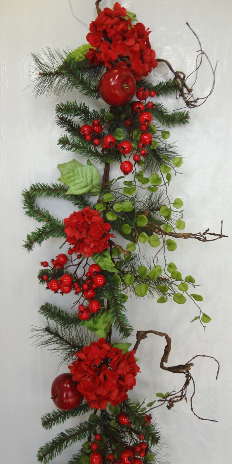 6/' Velvet Hydrangea Red Apple Garland