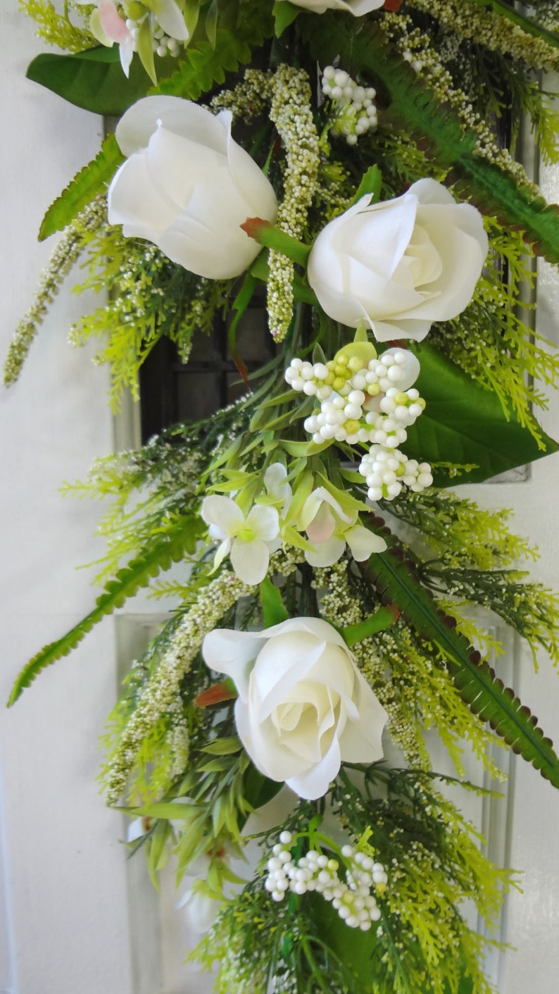 30 Cream Rose Teardrop