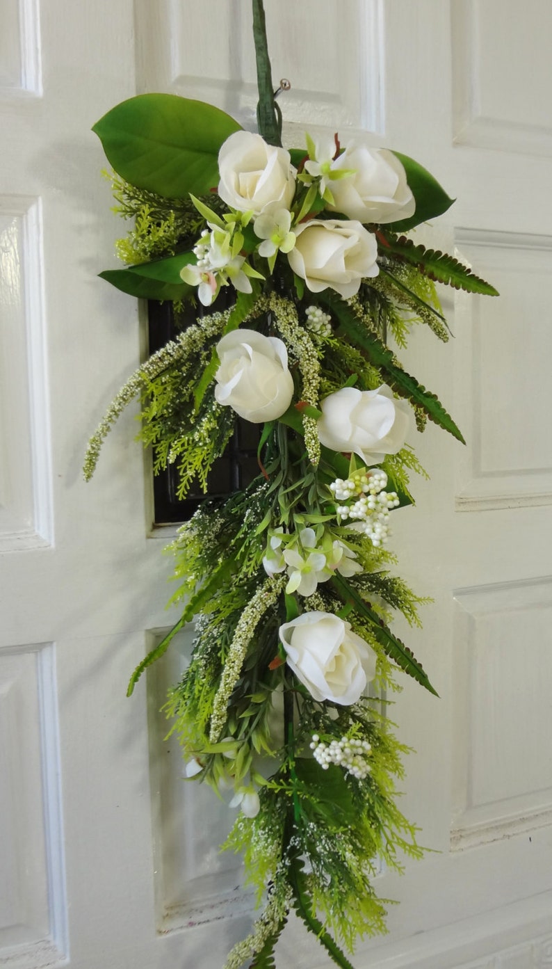 30 Cream Rose Teardrop