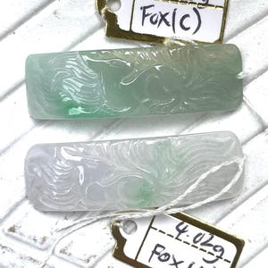 Cuenta de jadeíta certificada con forma de zorro de nueve colas – Jade de Myanmar verde claro para la fabricación de pulseras o joyas.