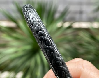 Grau-schwarzer Jadeit-Dünnbandarmreif, zertifizierter Jadeit-Armreif, 57,2 mm dünner Jadeit-Armreif