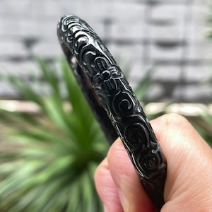 Bracelet jonc certifié Mo Cui en jadéite - Jadéite noire naturelle sculptée, 55 mm