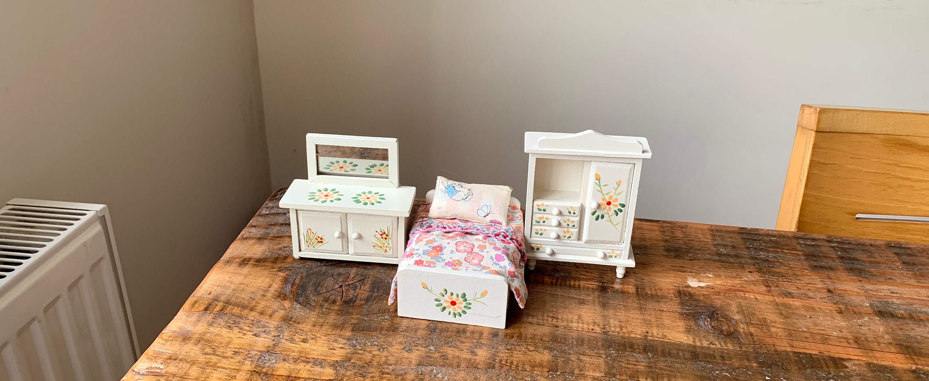 Oude Poppenhuis Meubeltjes te koop