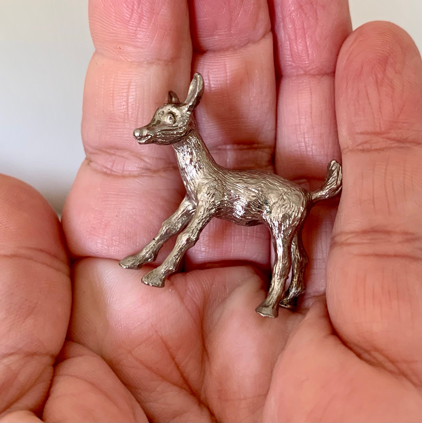 Sagoma Di Testa Di Cervo Su Sfondo In Legno U00b7 Creative Fabrica - Foto 6