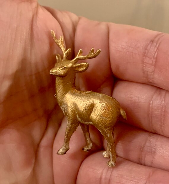 Sagoma Di Testa Di Cervo Su Sfondo In Legno U00b7 Creative Fabrica - Foto 9