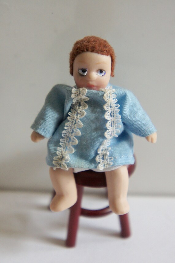 DOLLS HOUSE DOLL 1//12th SCALE MODERN WOMAN IN JEANS AND SMOCK TOP