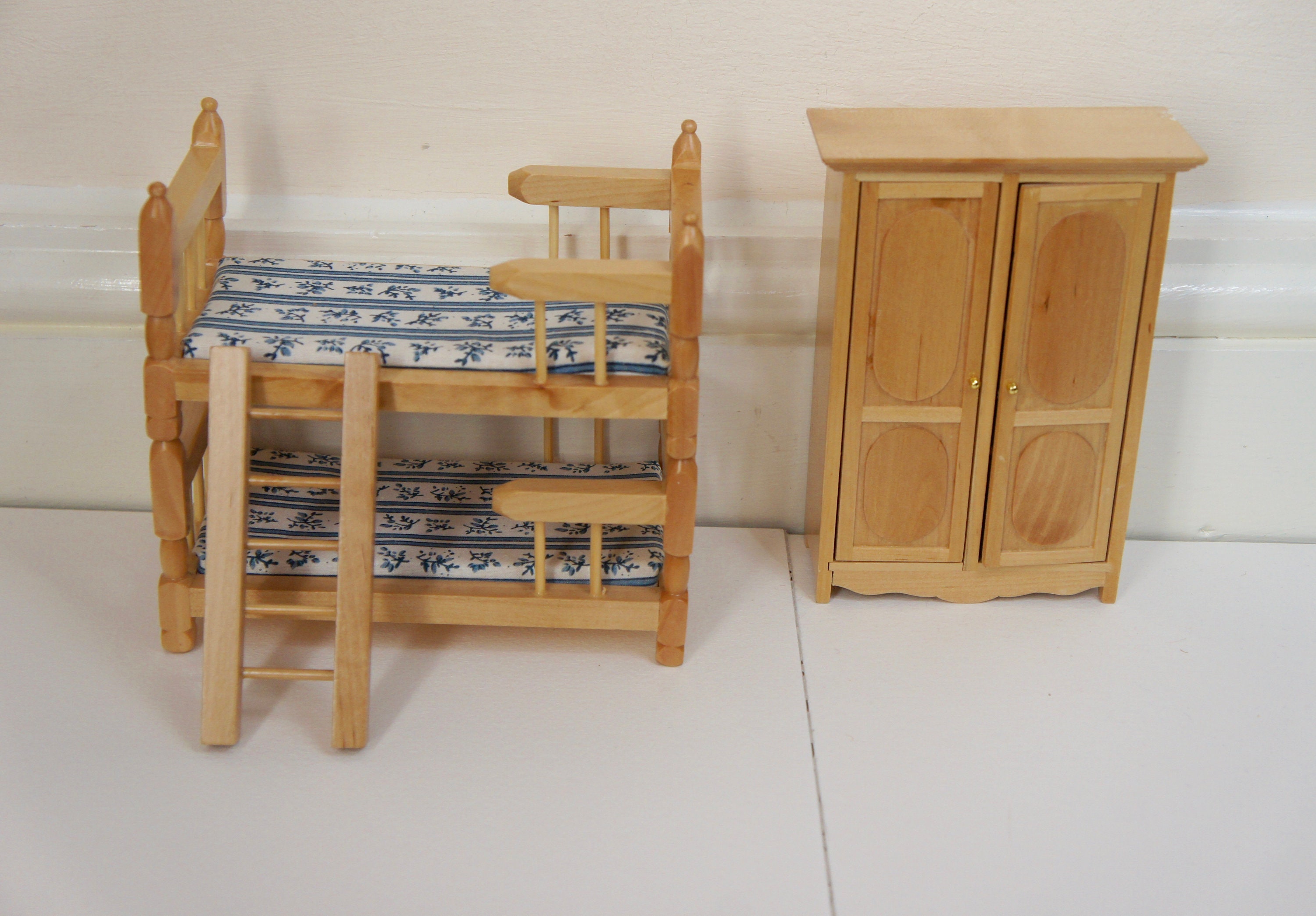 12th scale dolls house miniatures