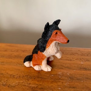 Vintage, 1:12th Scale, Dolls House, Brown Collie, Dog, Puppy, Pet, with Paw Raised, Miniature, Collectible, Display, Gift, Wife, Daughter