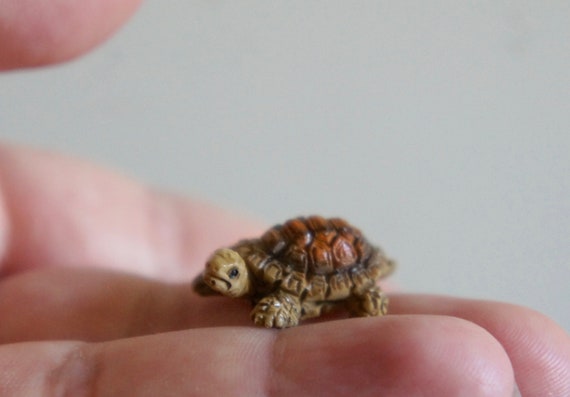 Puppenhaus Miniatur Keramik Braun Schildkröte 