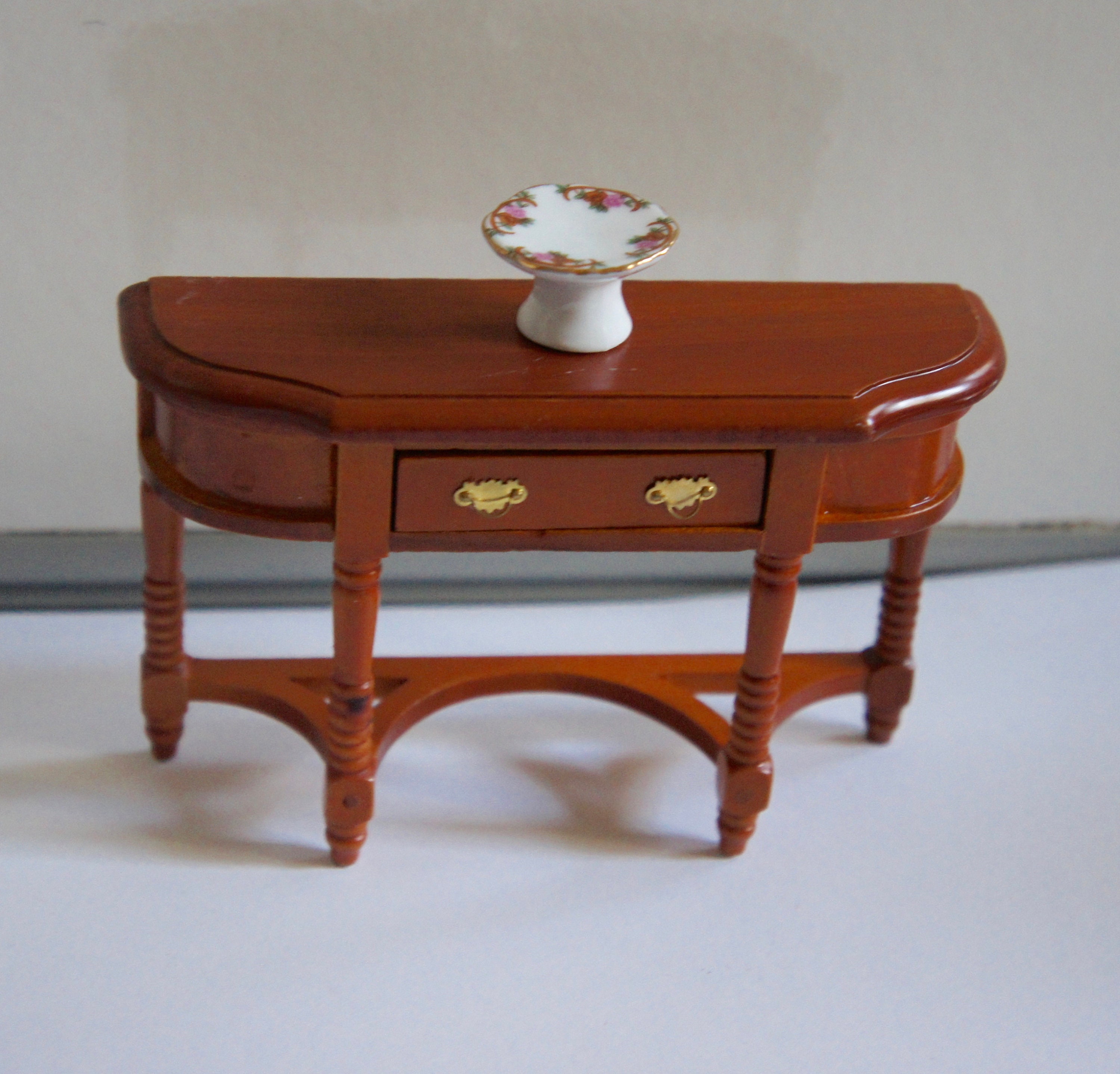 dolls house table stand