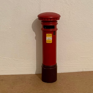 Vintage, Scala 1:12, Casa delle bambole, Rosso, Scatola del pilastro, Casella postale, Scena all&#39;aperto, Diorama, Collezionabile, Ufficio postale, Display, Regalo, Regalo