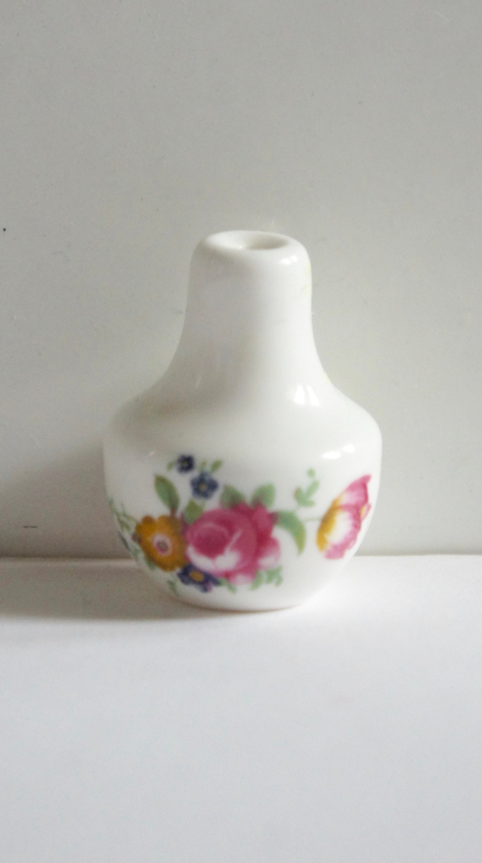 Arrangement Floral Miniature Pêche En Vase Céramique Blanche – Décoration Maison De Poupée 1:12