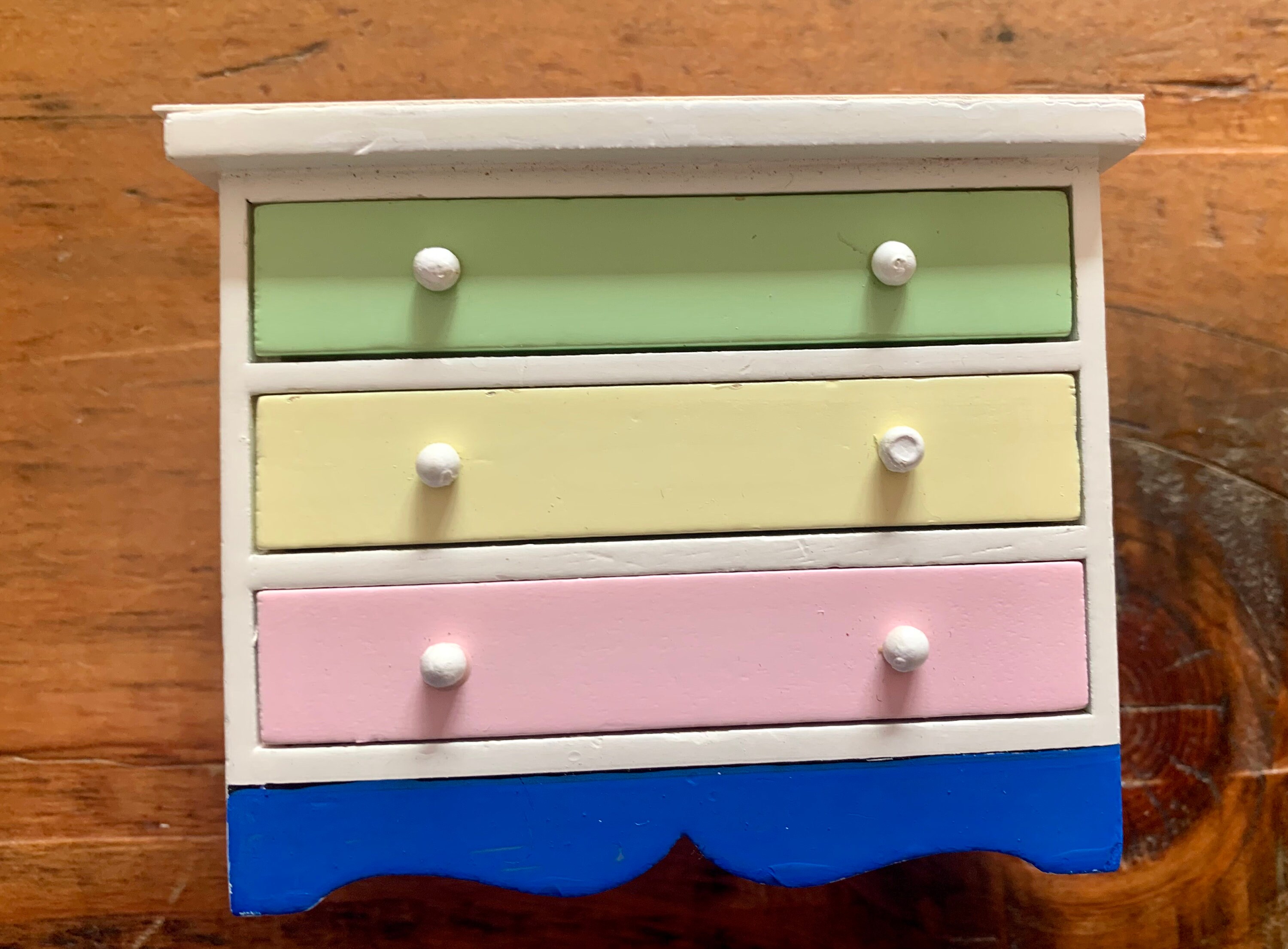 Tocador Vintage Miniatura Escala 1:12 Para Casa De Muñecas – Hecho A Mano Con Taburete, Ecológico Y Realista