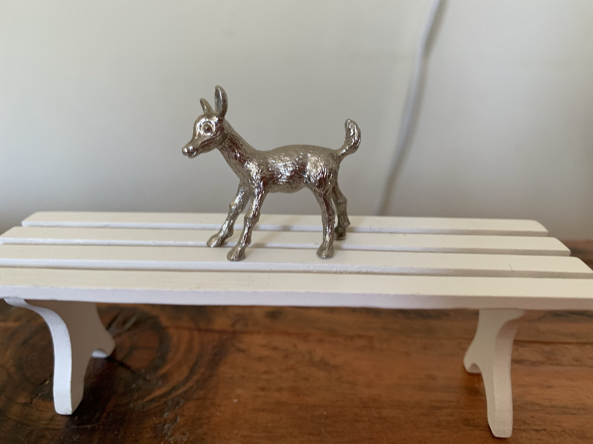 Sagoma Di Testa Di Cervo Su Sfondo In Legno U00b7 Creative Fabrica - Foto 8