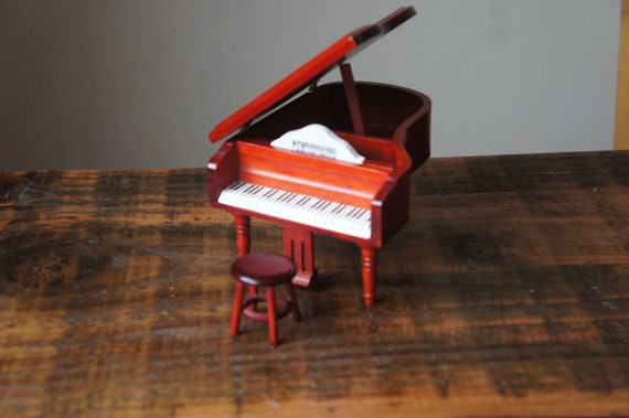 Dolls house piano 2025