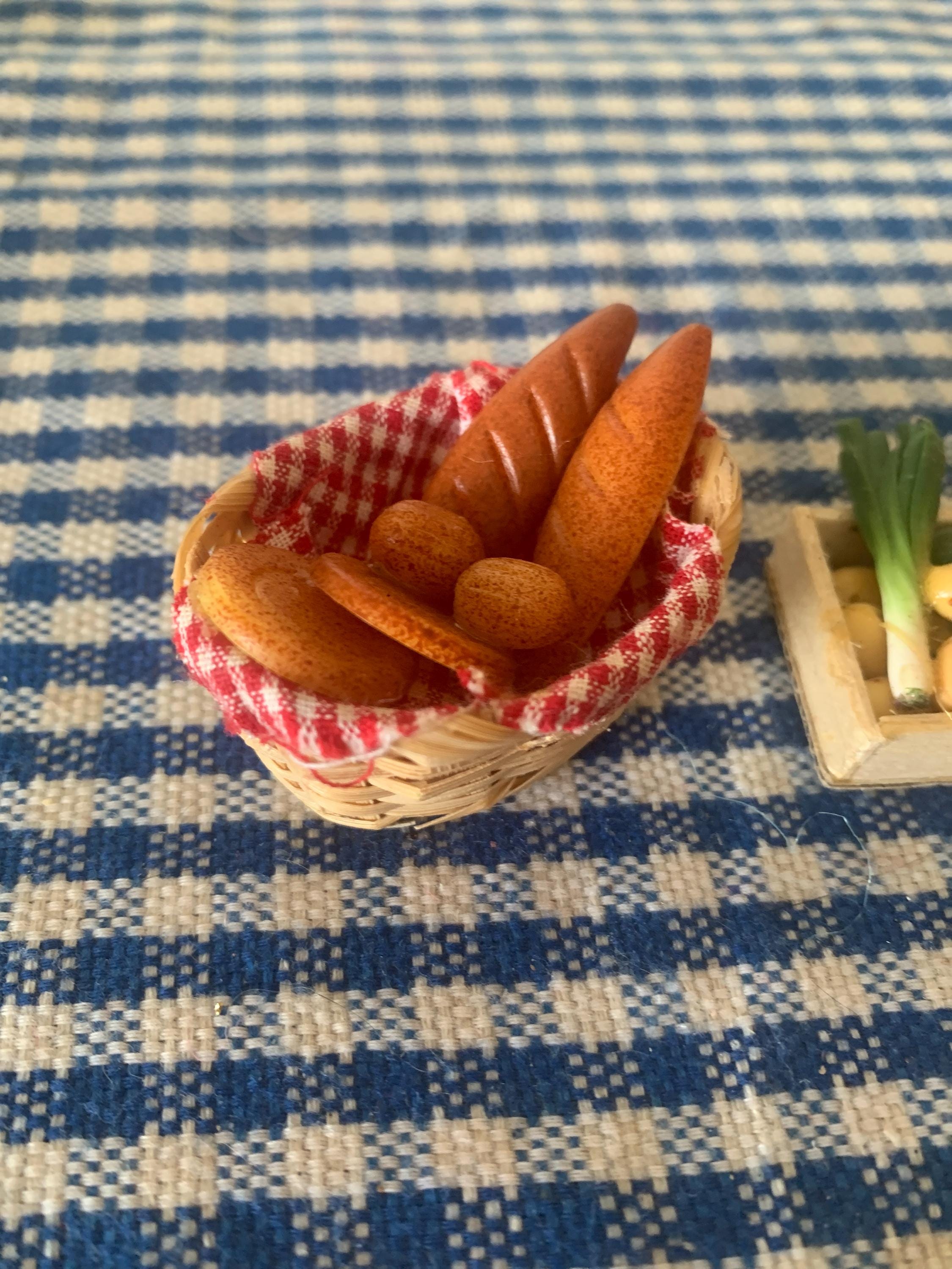 Cesto Di Pane In Miniatura Scala 1:12 | Accessorio Cucina In Resina | Croissant E Panini
