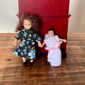 Vintage, 1993, Town Square, 1:12th Scale, Dolls House, Plastic, Girl in Dress, Baby in Romper and Blanket, Dolls, Toy, Retro, Miniatures