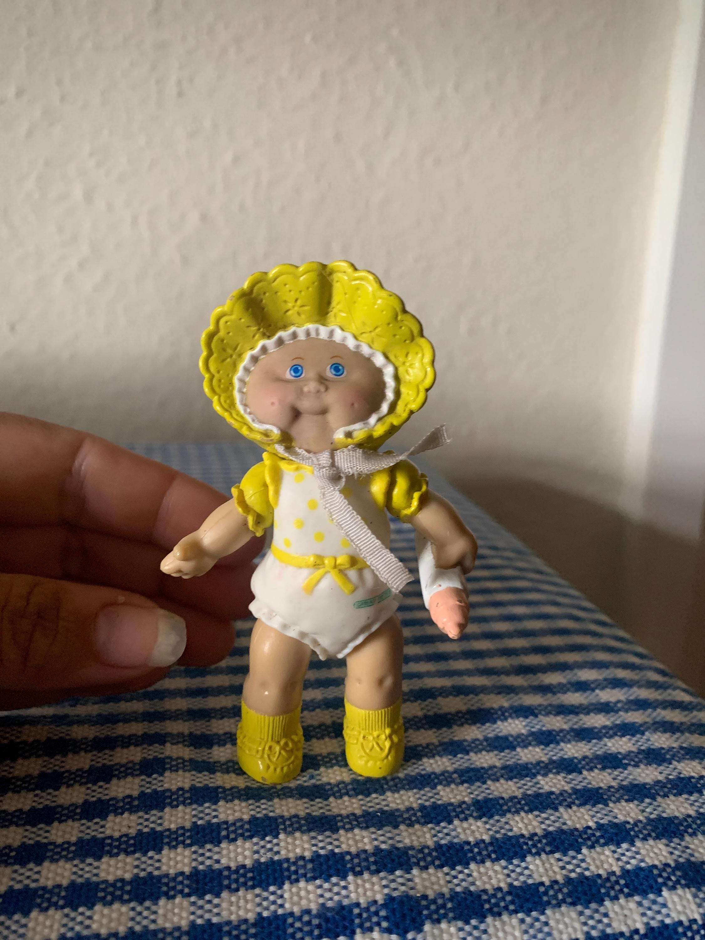 Vintage, 1984, Cabbage Patch Kids, échelle 1/6e, 6e échelle ou plus grande, maison de poupée, plastique, figurine, poupée, enfant, bonnet, combishort, bouteille - Etsy Canada Vintage, 1984, Cabbage Patch Kids, échelle 1/6e, 6e échelle ou plus grande, maison de poupée, plastique, figurine, poupée, enfant, bonnet, combishort, bouteille - Etsy Canada