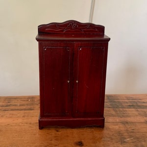 Vintage, Maßstab 1:12, Miniatur, detailliert, Mahagoni, Holz, Kleiderschrank, mit Kleiderstange und Regalen, Sammlerstück, Schlafzimmer, Geschenk, Mutter