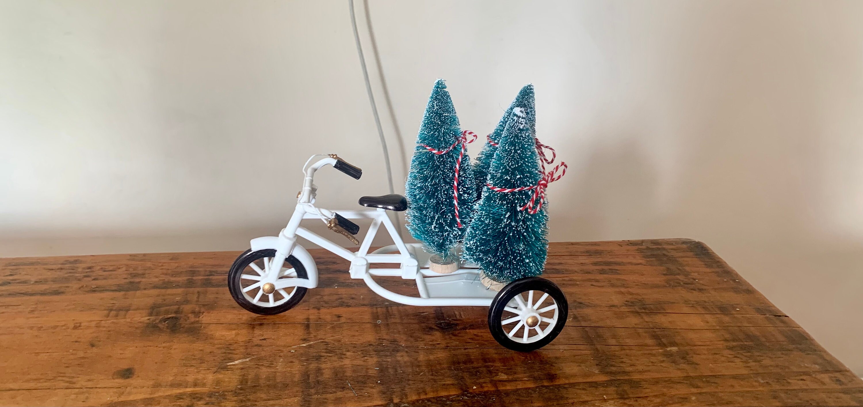 Vélo miniature tricycle