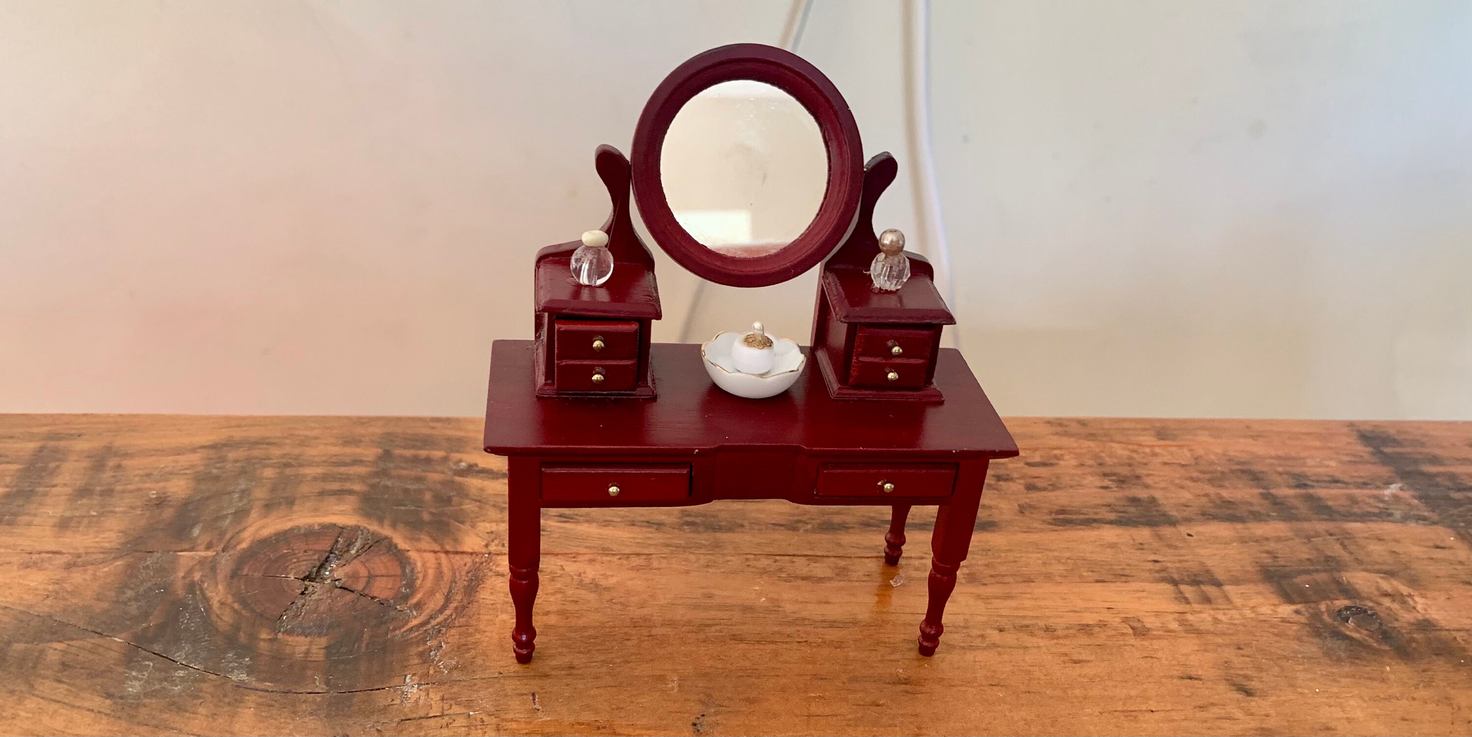 Vintage, 1:12, Puppenhaus, Miniatur, Schminktisch, mit, handgemacht, dekorativ, Glasflaschen, Schlafzimmer, Boudoir, Sammlerstück, Mama