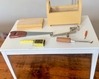 Set Attrezzi In Miniatura Scala 1:12 Per Casa Delle Bambole - Cassetta Degli Attrezzi In Legno Fatto A Mano PLANWALK