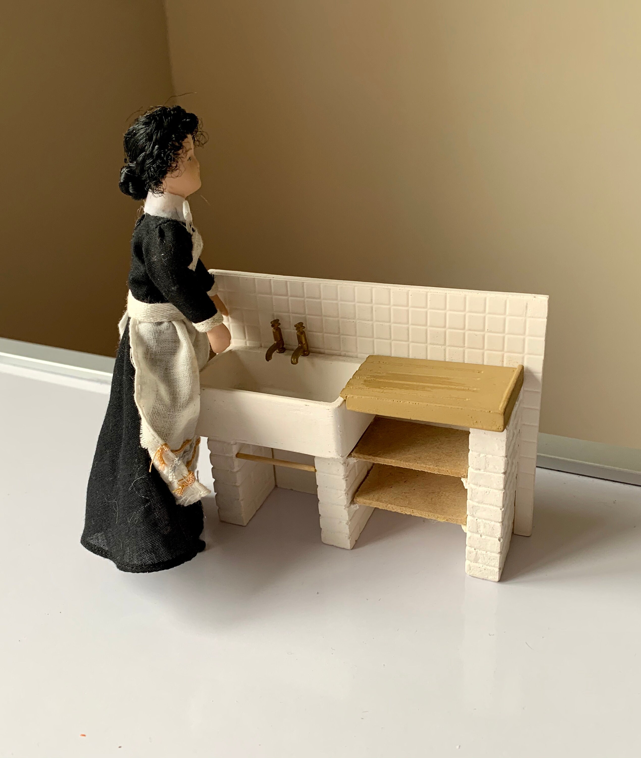 1 12th scale dolls house accessories