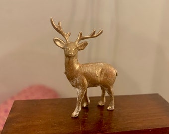 Sagoma Di Testa Di Cervo Su Sfondo In Legno U00b7 Creative Fabrica - Foto 10