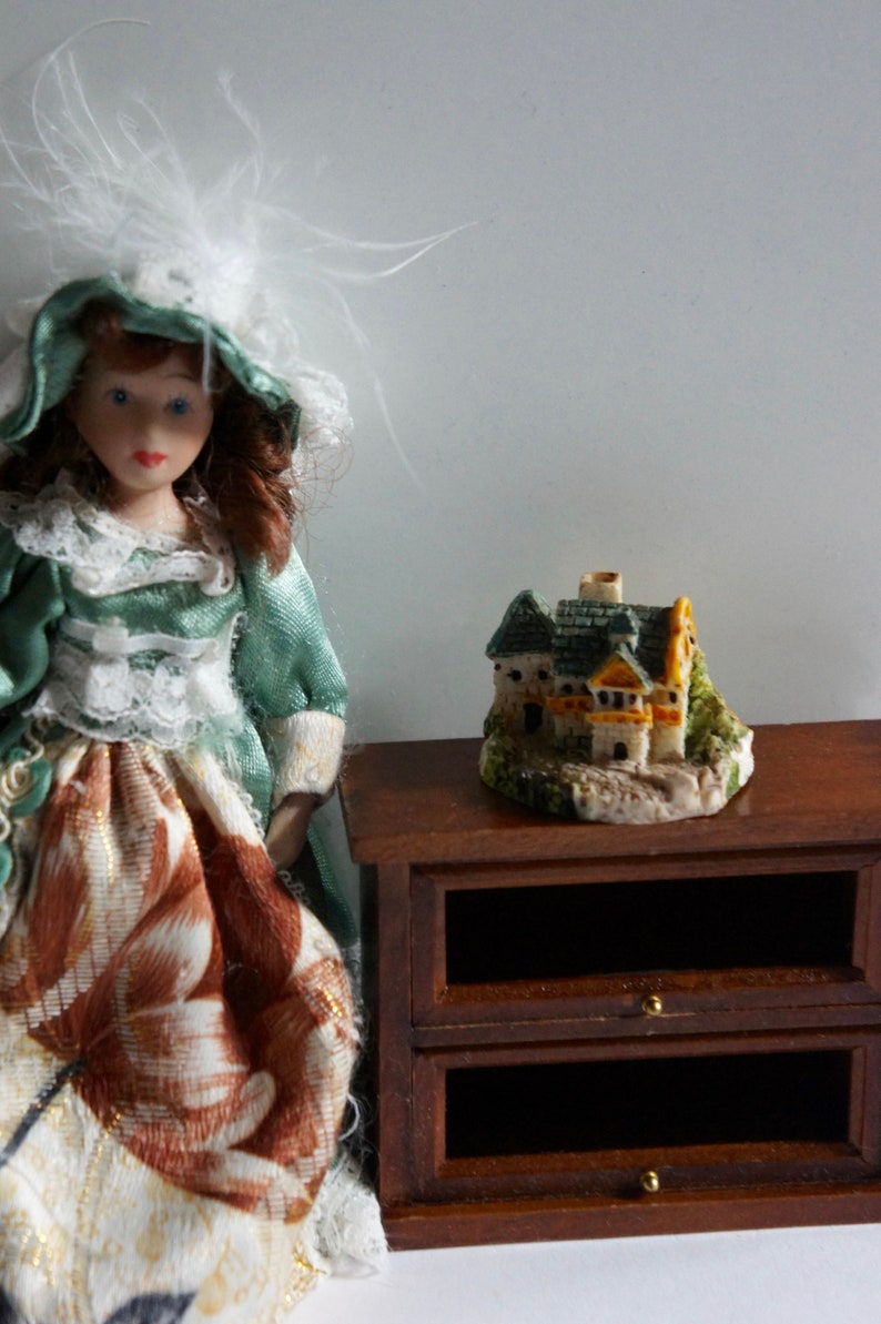 12th scale dolls house miniatures