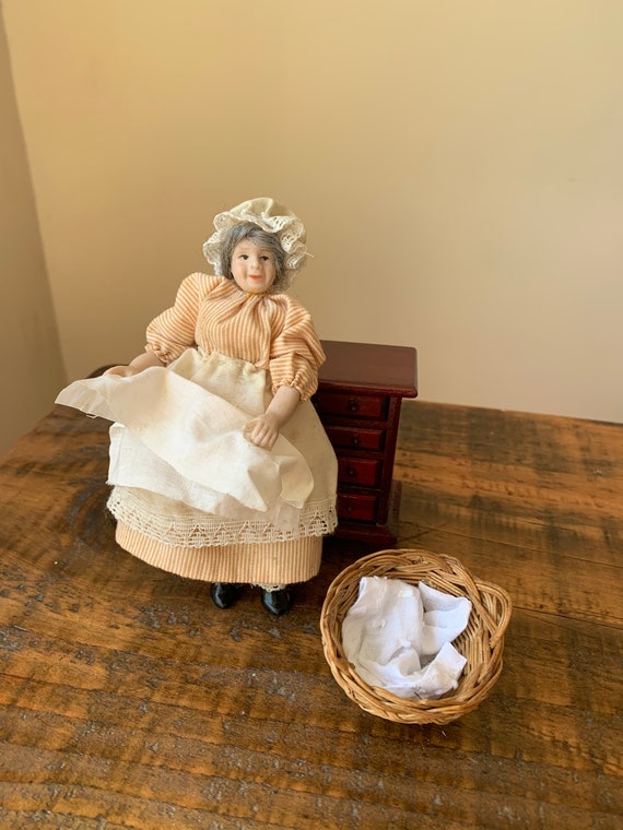 DOLLS HOUSE DOLL 1/12th SCALE  VICTORIAN/EDWARDIAN COOK 