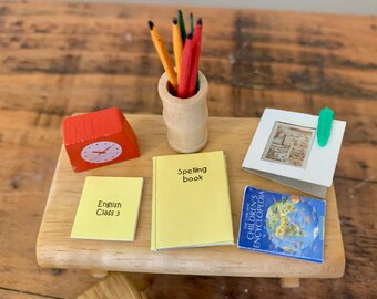 Set Posta In Miniatura Scala 1:12 Per Casa Delle Bambole &ndash; Fatto A Mano &ndash; Carta Multicolore