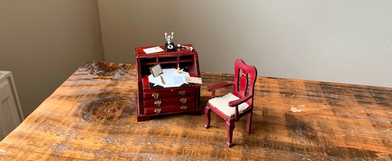 Puppenhaus Schreibtisch Miniatur – Holz, Vintage-Blumen, 3 Schubladen, Für 1:12 Puppenhäuser