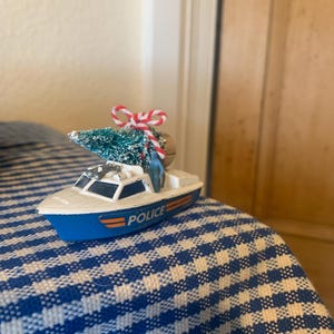 Gewijzigd, vintage, 1976, supersnel luciferdoosje, politieboot, speelgoed, kerstboom, verzamelobject, retro, ornament, decoratie, geschenk, mannen