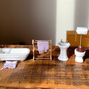 Vintage, 1:12th Scale, Dolls House, Ceramic, Miniature, Bathroom, Set, Toilet, Sink, Bath, White and Gold Design, Towel Airer, Towels, Gift