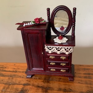Vintage, Maßstab 1:12, Puppenhaus, Mahagoni, Kommode, mit Schrank, handgefertigt, Parfümflasche, Blumen, Schlafzimmer, Modern
