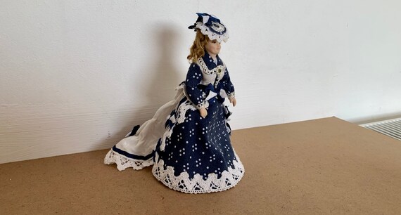 Vintage, Artisan, Handmade, 1:12th Scale, Dolls House, Victorian, Lady,  Figure, Woman, in Blue and White Lace Dress, Train, Ribbon Details - Etsy
