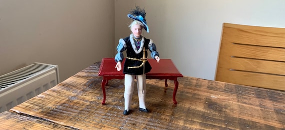 Tudor dolls house figures deals